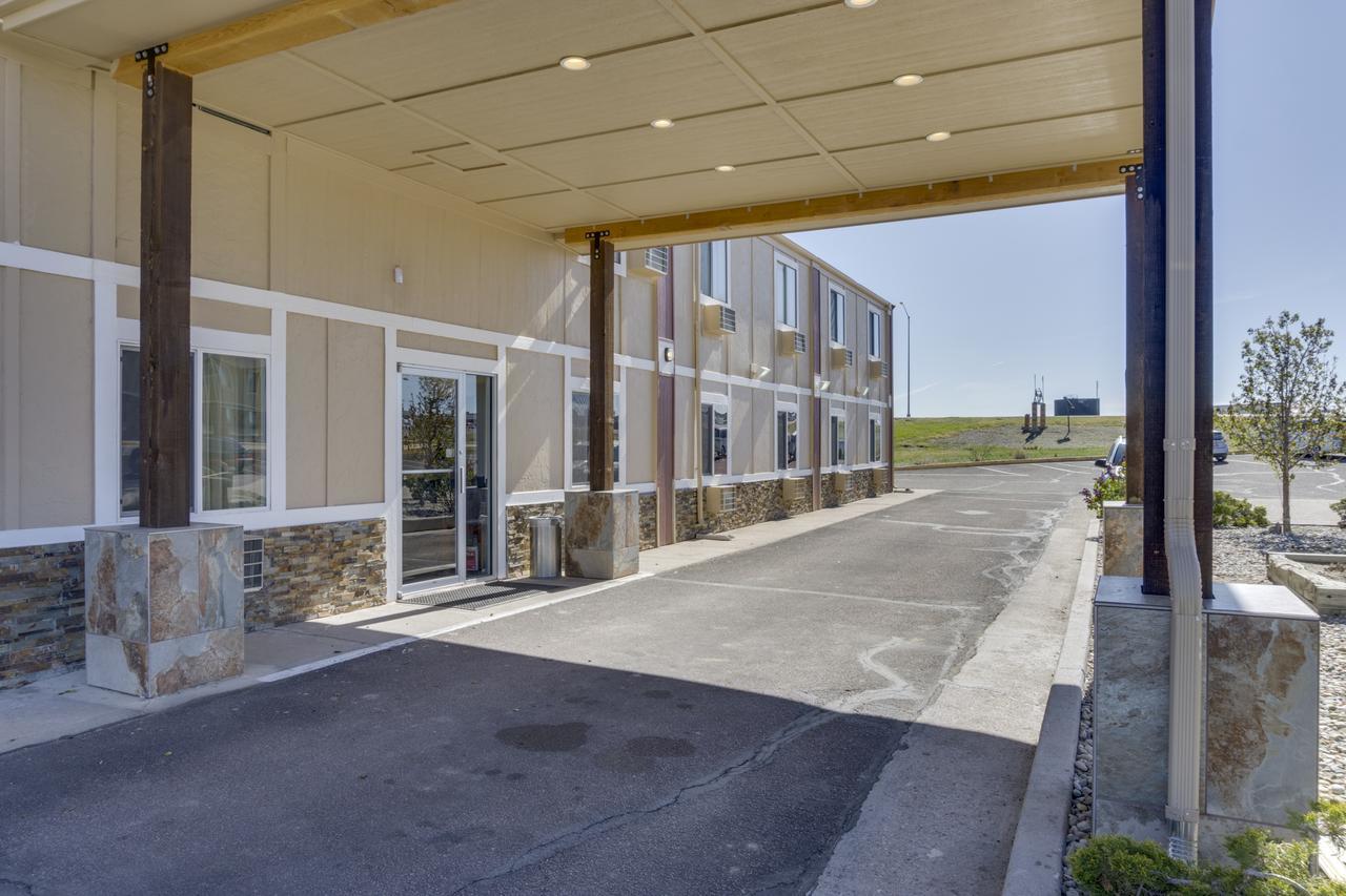 Super 8 By Wyndham Limon Hotel Exterior foto
