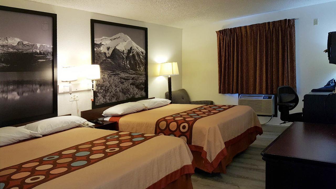 Super 8 By Wyndham Limon Hotel Exterior foto